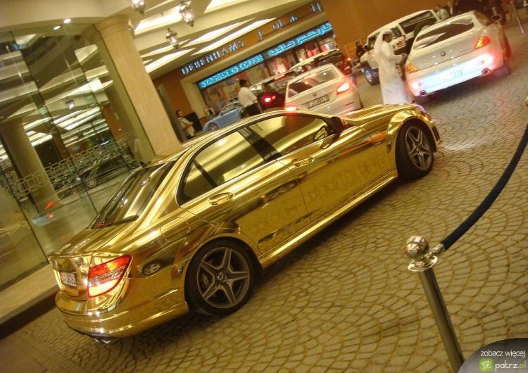 samochód ze złota
